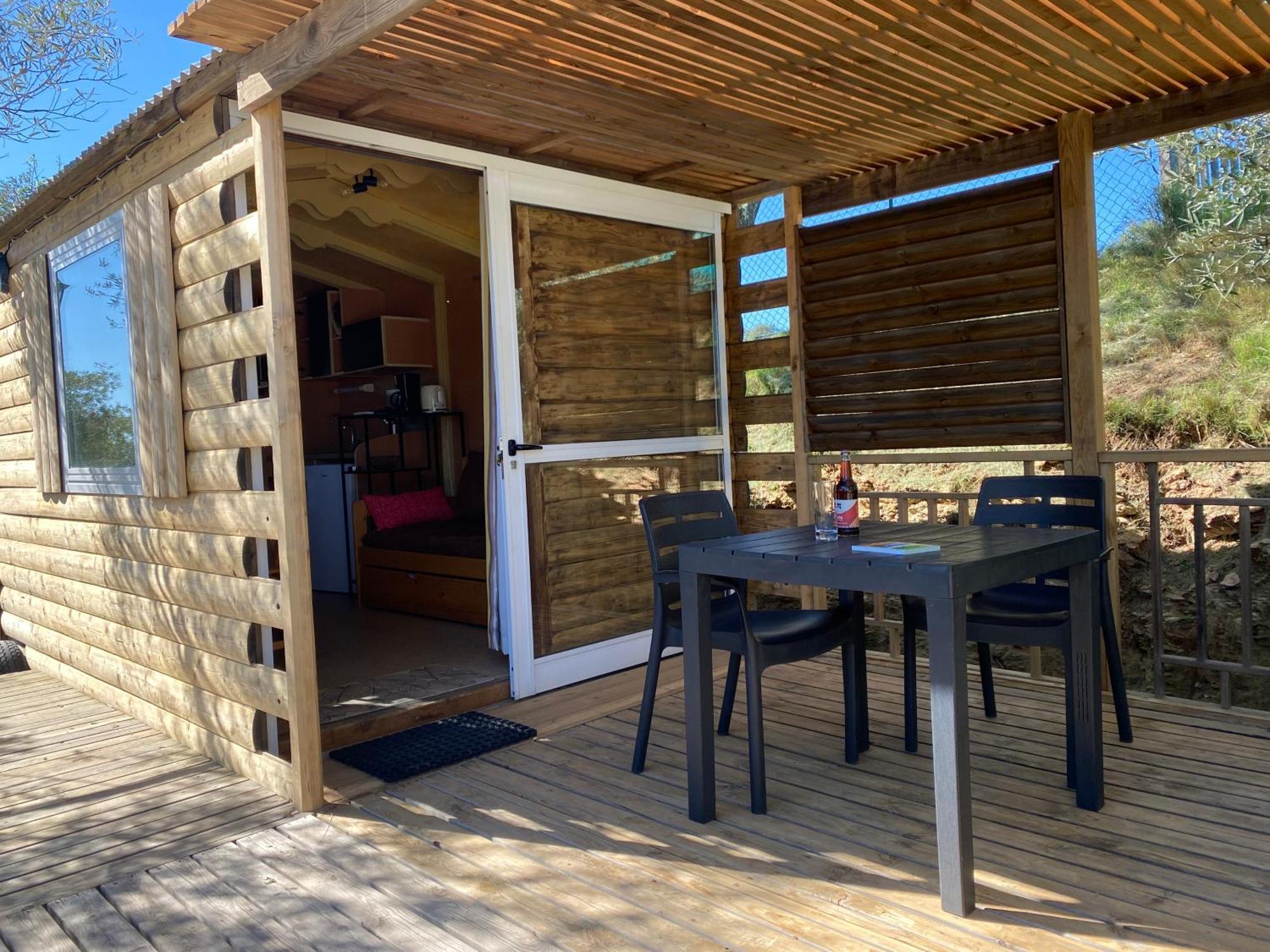 Camping Les Amandiers Castelnau-de-Guers Экстерьер фото